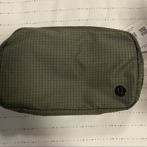 NWT Lululemon Everywhere Belt Bag Carob Brown
